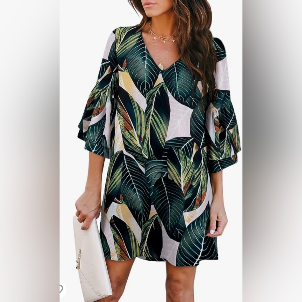 Floral V-Neck Bell Sleeve Shift Dress. Size S. Never worn. Great condition.